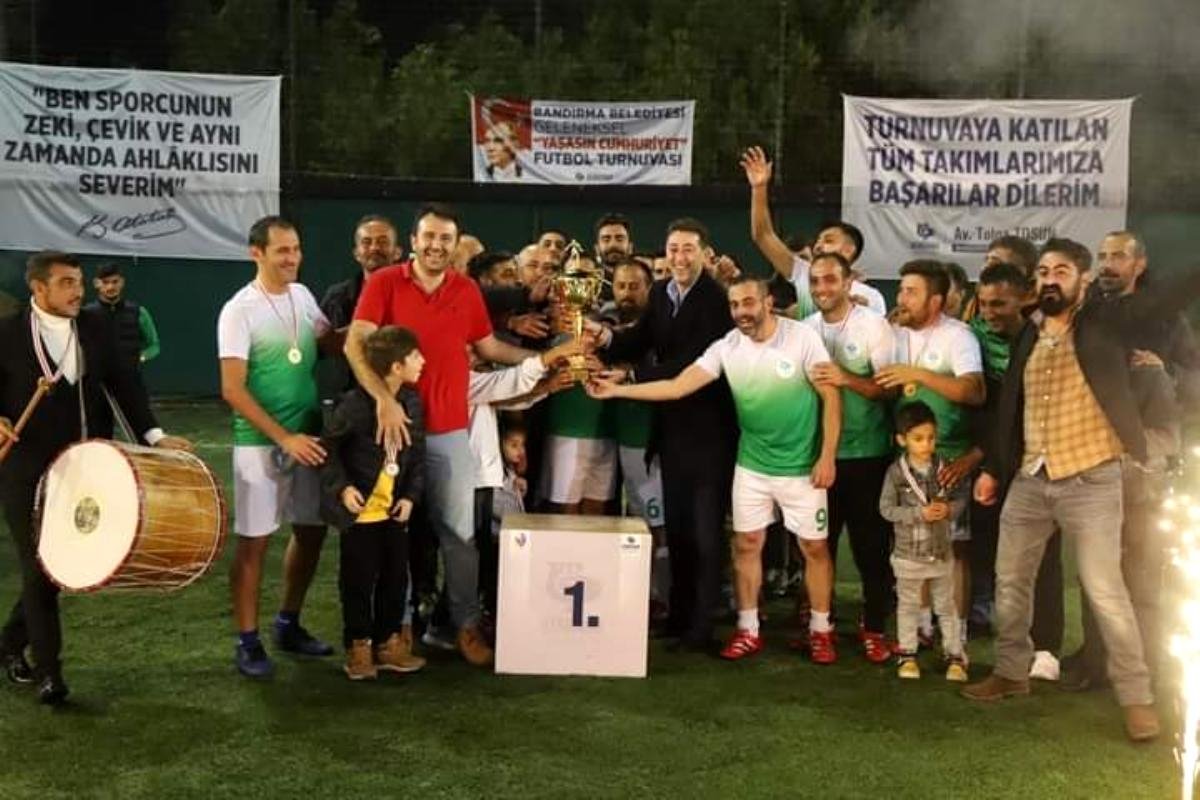 Bandırma’da ” Yaşasın Cumhuriyet” birimler arası futbol turnuvası