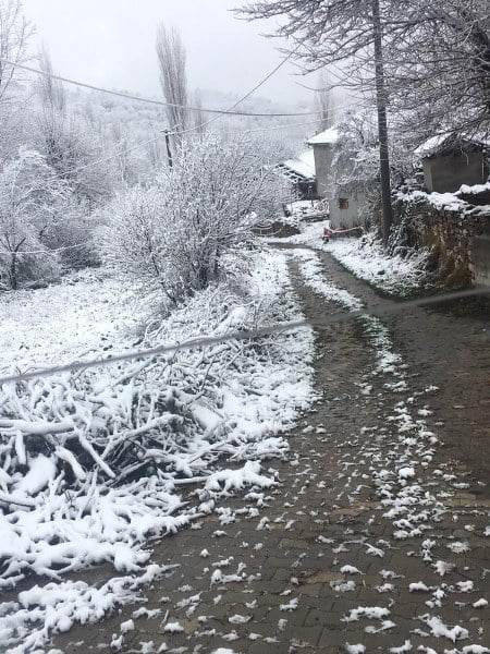 Kepsut’a mevsimin ilk karı yağdı