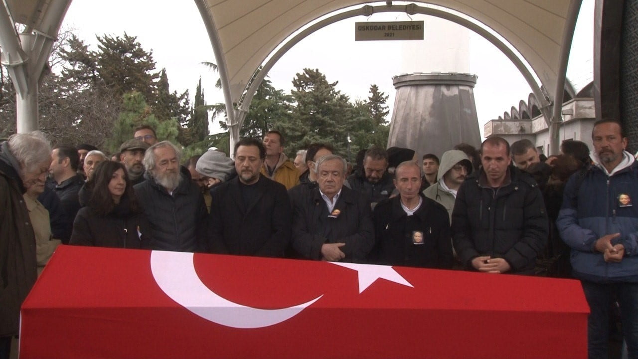 SANATÇI KÖKSAL ENGÜR ÜSKÜDAR'DA SON YOLCULUĞUNA UĞURLANDI