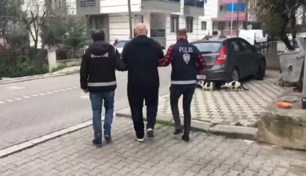 Balıkesir merkezli olarak 21 ilde uluslararası dolandırıcılık olaylarına ilişkin olarak gerçekleştirilen operasyonda 118 kişi hakkında yakalama kararı verilirken gözaltına alınanların sayısı 107'ye yükseldi.