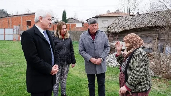 Kırsal Mahallelerdeki eksiklerle ilgili vatandaşla bir araya gelen Belediye Başkanı Nurettin Güney, Muradiye ve Ümiteli Mahallelerini ziyaret ederek incelemelerde bulundu.