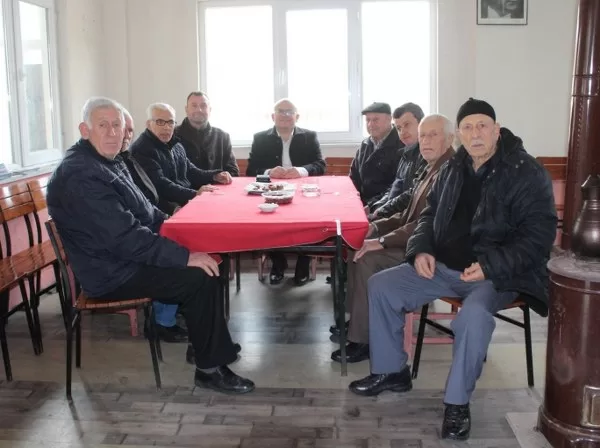 Kaymakam Muammer Köken, geleneksel olarak sürdürdüğü mahalle ziyaretlerine Buzağlık Mahallesinde devam ederek vatandaşla bir araya geldi.