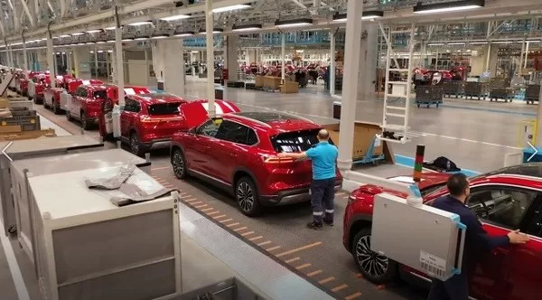 Togg'un ön siparişleri açıldıktan sonra ilk 24 saat içinde 22.150 adet T10X ön siparişi alındı.  Togg'un bantlardaki görüntüleri, bekleyen yeni araçların sahipleriyle buluşacağı zamanı bekliyor.