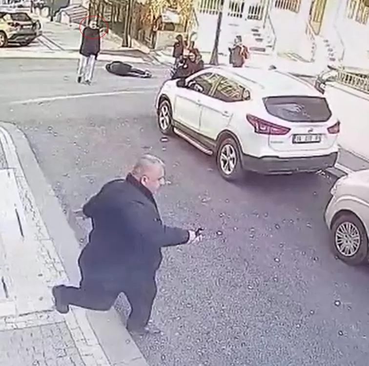 Cinnet geçirdi üç kişiyi vurdu