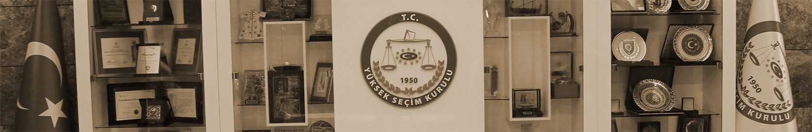 14 Mayıs’ta yapılacak Cumhurbaşkanlığı ve milletvekili seçimlerine 58 gün kaldı. Yaklaşık 60 milyon seçmenin katılacağı seçim için 200 binden fazla sandık kurulacak ve seçim takvimi ve ayrıntıları belirlendi.