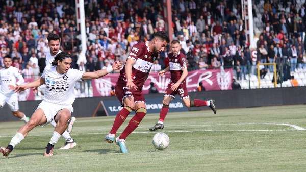 Spor Toto 1. Lig’in 31. haftasında Bandırma 17 Eylül Stadyumunda oynanan karşılaşmada ev sahibi Bandırmaspor konuk ekip Altay'ı Atabey Çiçek ve Soukou'nun golleri ile 2-1 mağlup etti.