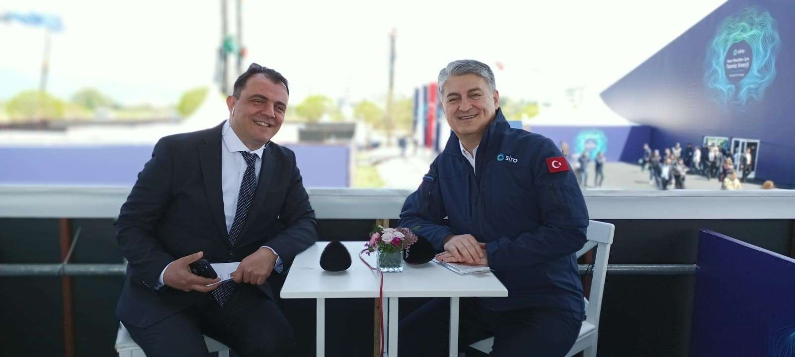 Mehmet Gürcan Karakaş, bu ayın sonundan itibaren TOGG teslimatlarının başlayacağını duyurdu. Karakaş, ayrıca TOGG'a olan aşırı talep nedeniyle, gelecek yılın üretim kapasitesini artırmaya çalışacaklarını belirtti.