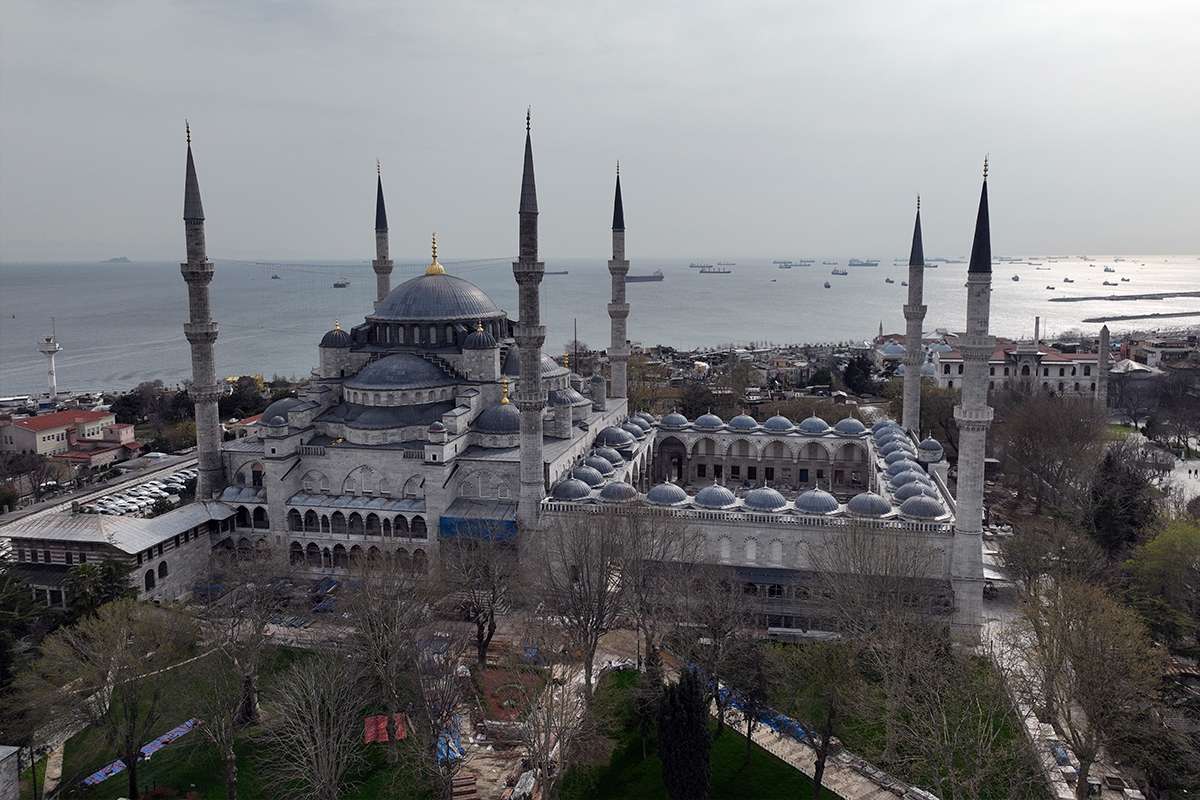 Beş yıllık restorasyonu tamamlanan Sultanahmet Camii, Ramazan Bayramı’nın ilk günü Erdoğan'ın katılacağı Cuma namazıyla yeniden açılacak.
