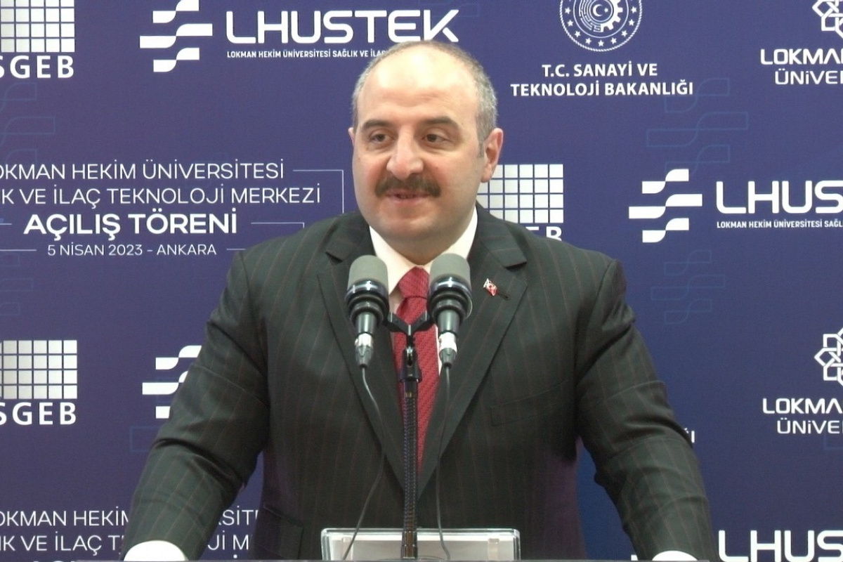 Sanayi ve Teknoloji Bakanı Mustafa Varank, 24 TV canlı yayınında yaptığı açıklamada 'İlk Türk uzay yolcusu kim olacak?' sorusunu yanıtladı.