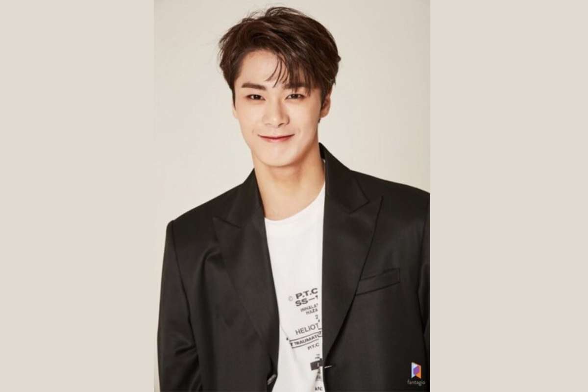 Güney Kore'de ünlü K-pop Astro'nun 25 yaşındaki solisti Moonbin Seul'deki evinde ölü bulundu.