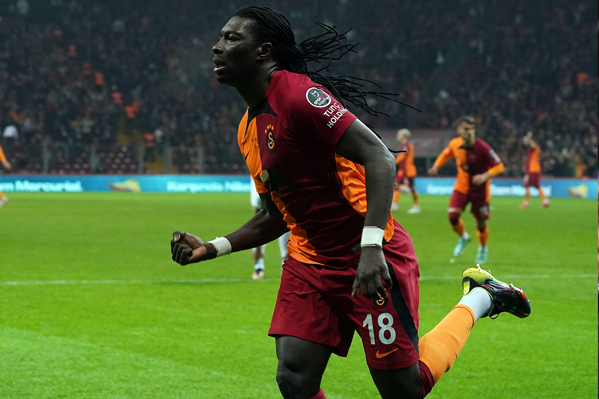 Galatasaray Teknik Direktörü Okan Buruk'un, hakkında "Alanyaspor maçında Barış Alper'i oyuna aldığımız için, sezonun geri kalanında forma giymek istemedi" açıklaması yaptığı Gomis'in, takımdaki geleceği yarın netleşecek. 