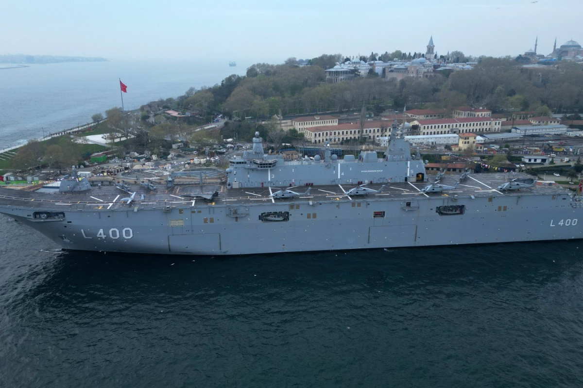 Vatandaşlar TCG Anadolu'ya yoğun ilgi gösterdi. Dünyanın ilk SİHA gemisini bir haftada 92 bin 317 kişi ziyaret etti.