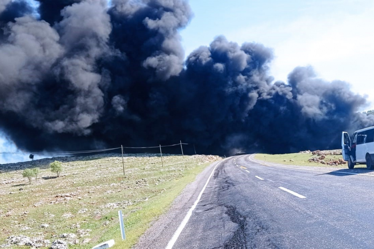 Şırnak’ın İdil ilçesinde kamyonet ile ham petrol yüklü tırın çarpışması sonucu meydana gelen trafik kazasında 2 kişi öldü, 4 kişi yaralandı.