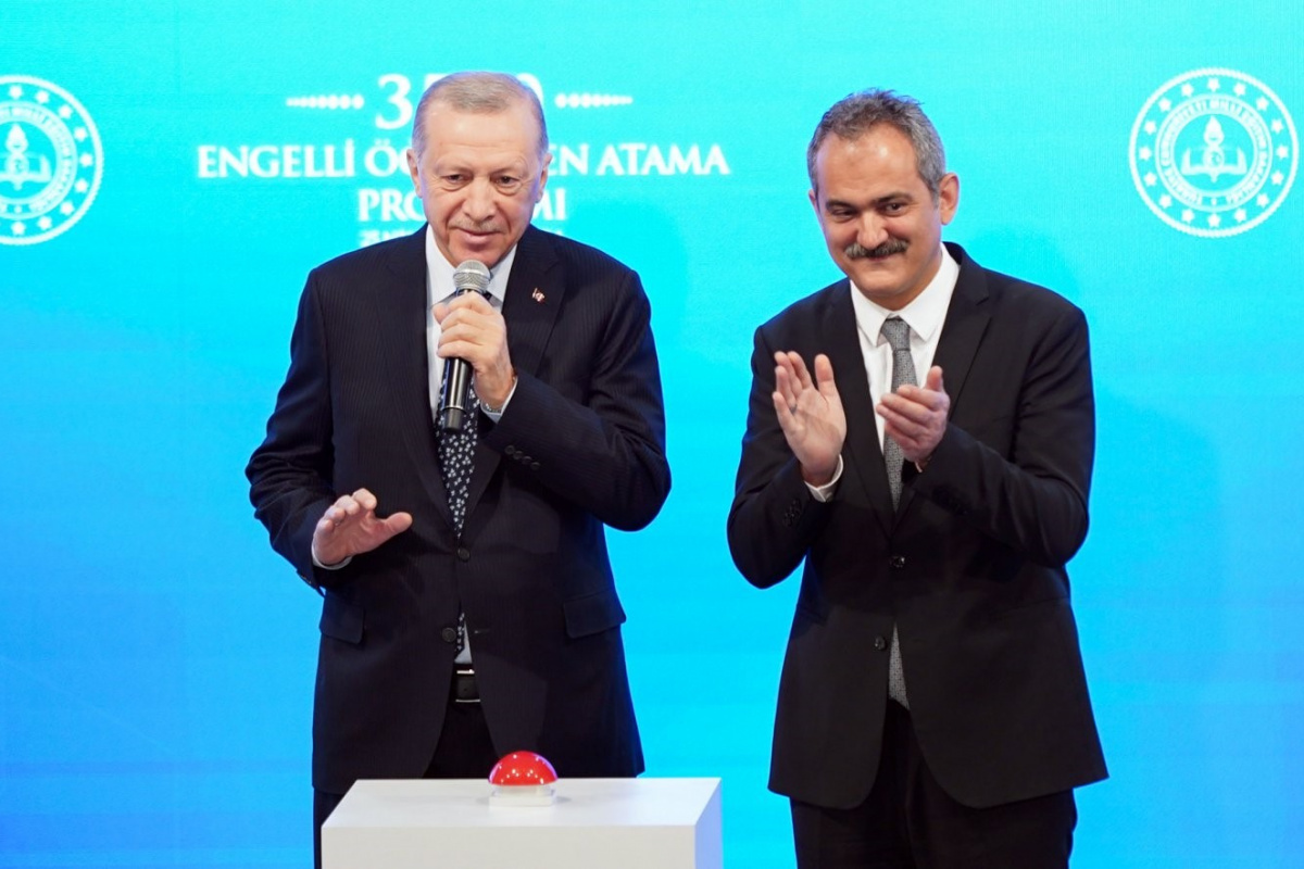 Cumhurbaşkanı Recep Tayyip Erdoğan, 25 Nisan'da yapılan 3 bin 500 engelli öğretmen atamasına giremeyen adayların da bugün atamalarının gerçekleştiğini açıkladı. 