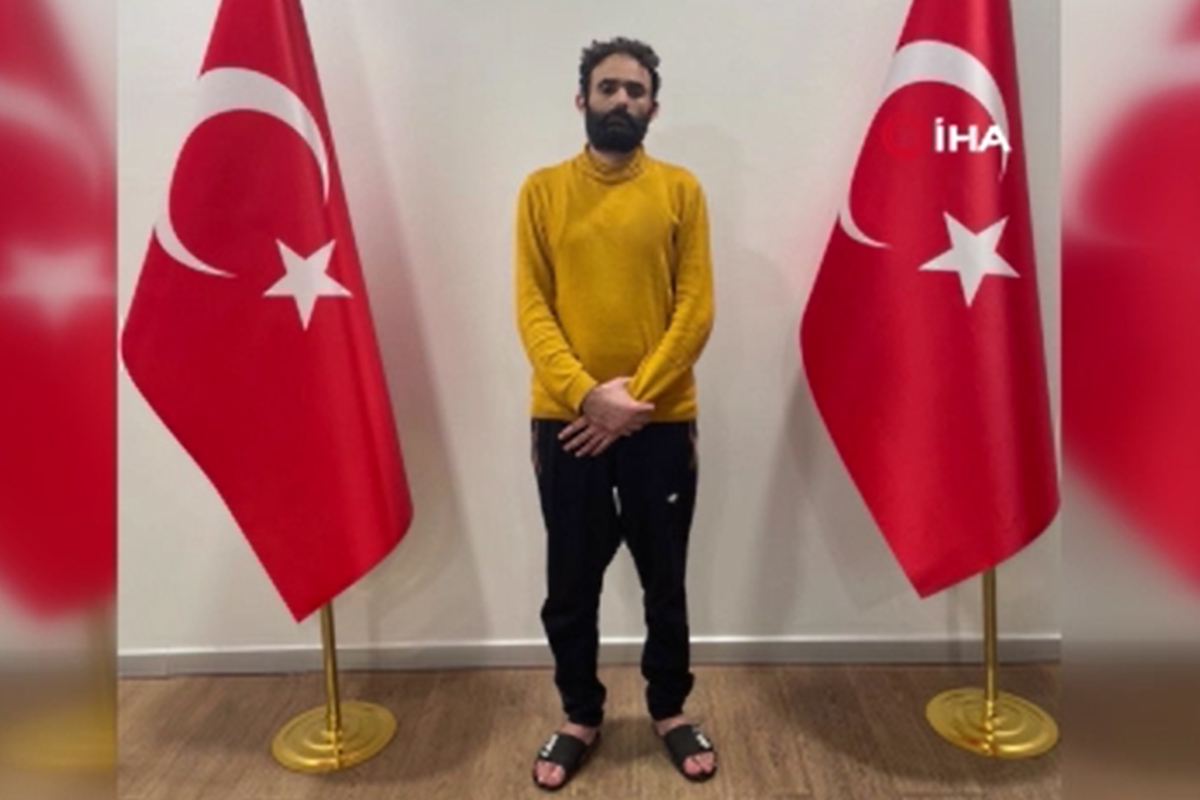 PKK/KCK-PYD/YPG terör örgütü mensubu firari Rasim Akyol, MİT'in yurt dışında gerçekleştirdiği operasyon sonucu yakalanarak Türkiye'ye getirildi.
