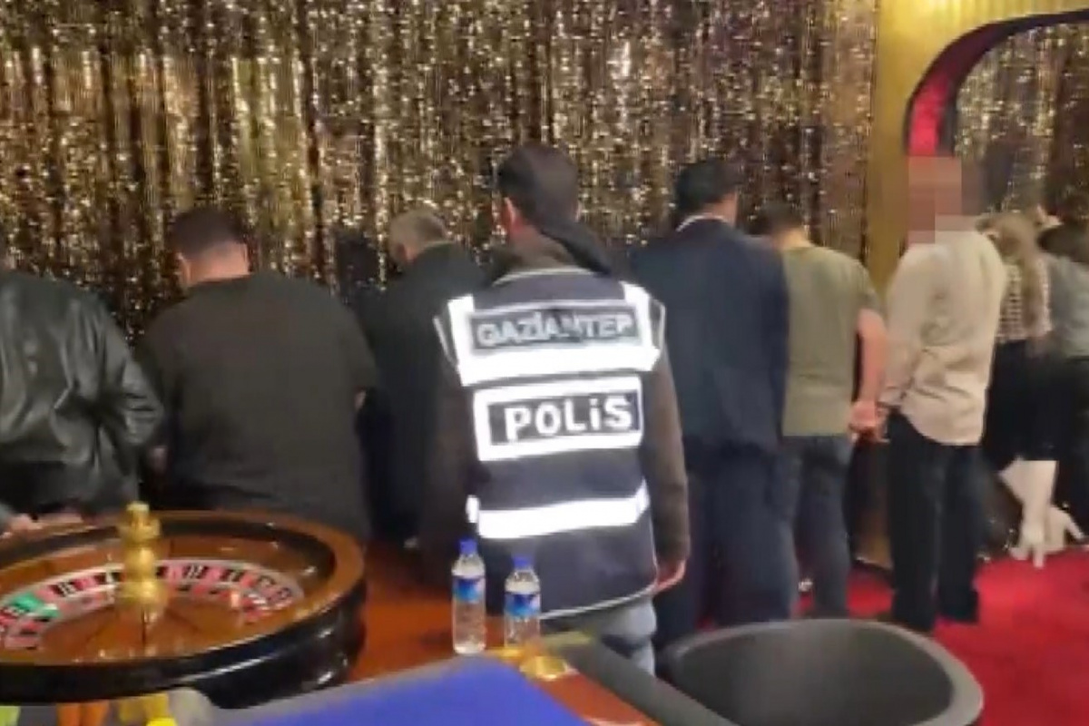 Gaziantep'te kumar oynandığı belirlenen bir adrese operasyon düzenlendi ve 10 şüpheli şahıs yakalandı. 
