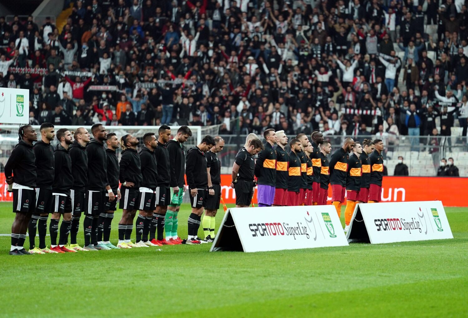 Spor Toto Süper Lig'in 32. haftasında Beşiktaş- Galatasaray derbisi 30 Nisan Pazar günü gerçekleşecek. 