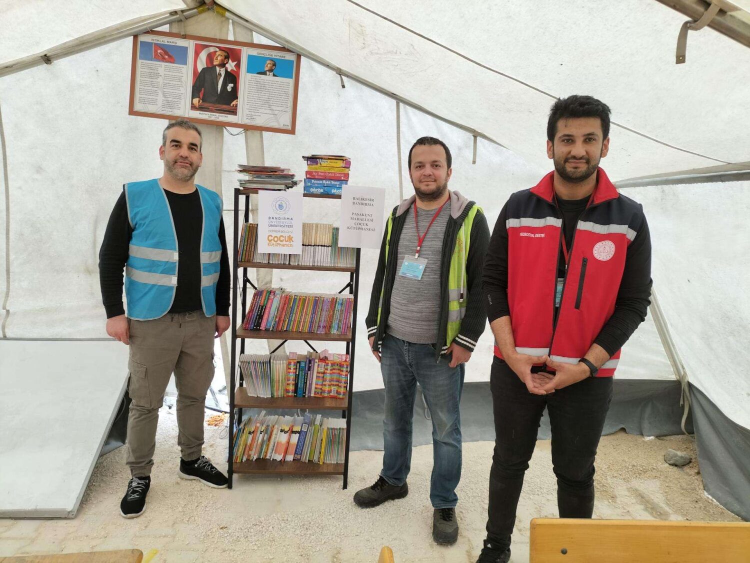 Bandırma Onyedi Eylül Üniversitesi, deprem bölgesinde çocuklar için dört ayrı kütüphane projesini hayata geçirdi. Bu projede, üniversite personelleri ve gönüllülerin desteğiyle 2500'den fazla kitap toplandı.