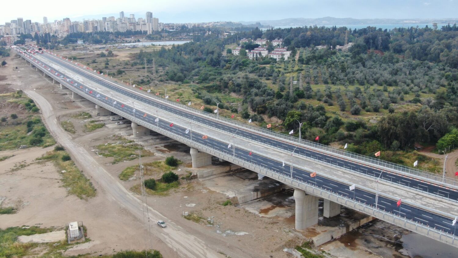 Türkiye'nin en büyük 4'üncü köprüsü Adana 15 Temmuz Şehitler Köprüsü açıldı.