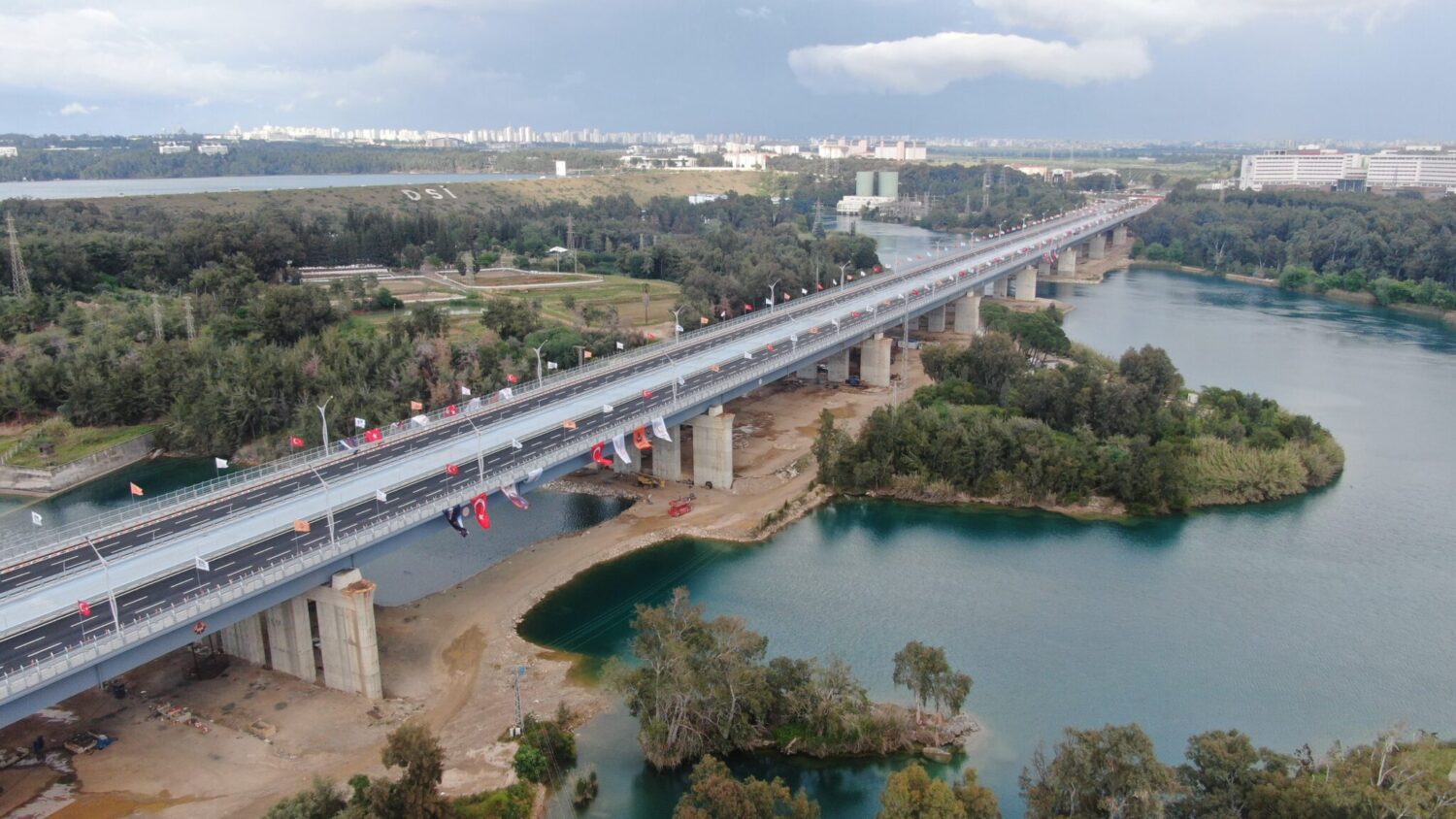 Türkiye'nin en büyük 4'üncü köprüsü Adana 15 Temmuz Şehitler Köprüsü açıldı. 