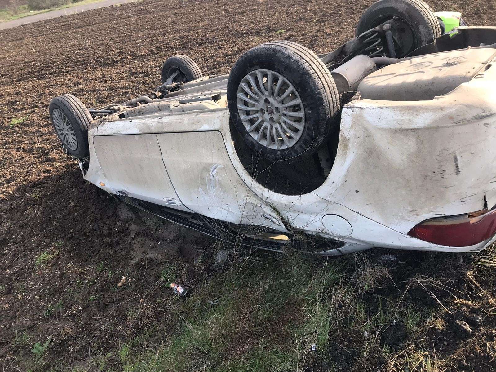 Hayrabolu ilçesi Karabürçek Mahallesi yakınlarında meydana gelen bir trafik kazasında, aracın takla atması sonucu sürücü hayatını kaybetti.