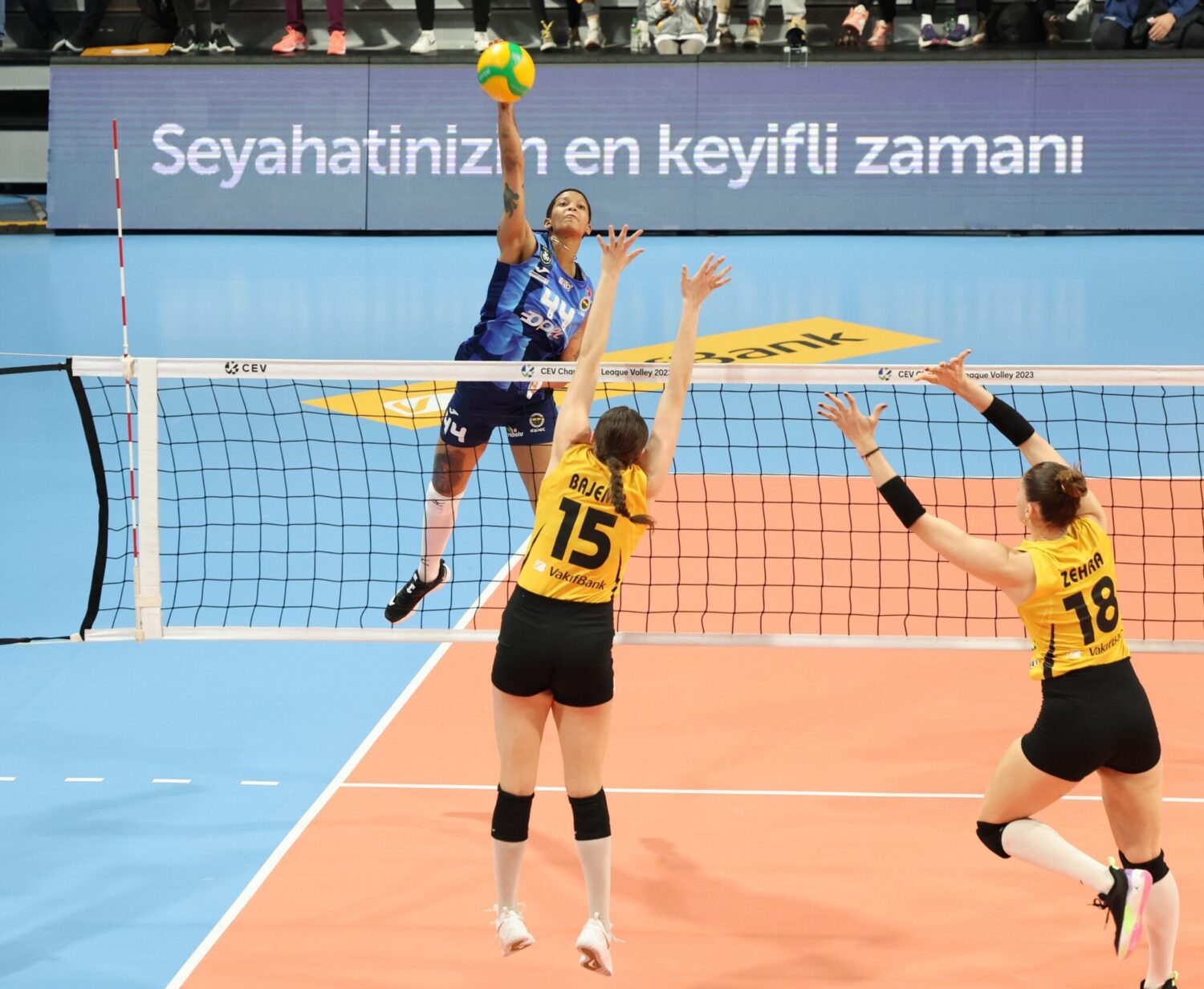 FİNAL YOLUNDA AVANTAJ FENERBAHÇE OPET'TE