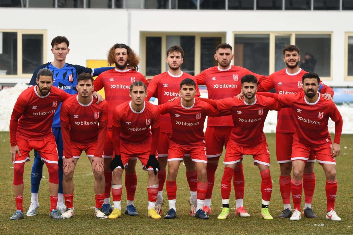 HAYATİ KARŞILAŞMADA SEYİRCİ YASAĞI!