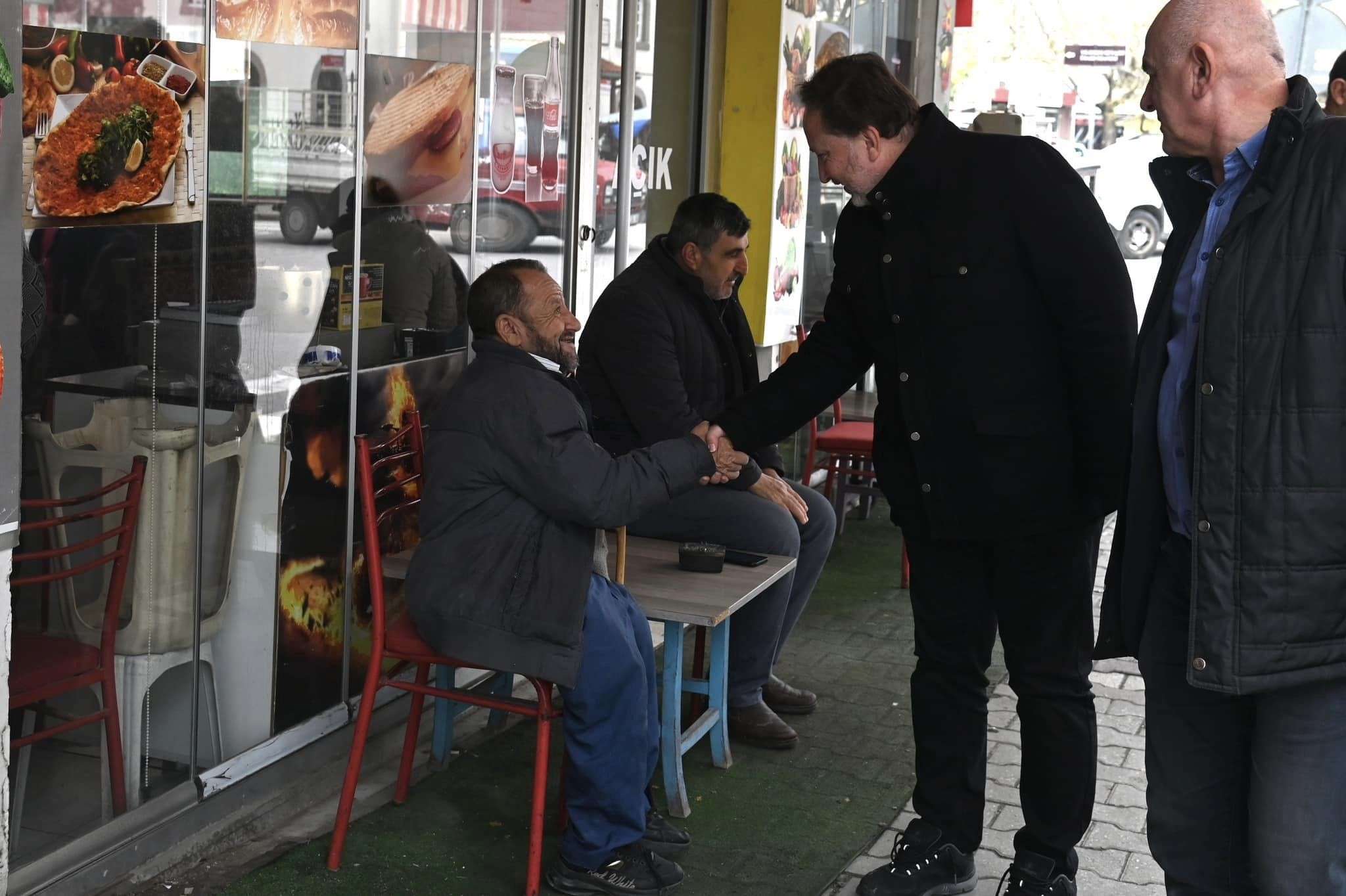Karesi Belediye Başkanı Dinçer Orkan, vatandaşların istek ve beklentilerini karşılamak ve hizmet sunmak amacıyla sık sık mahalle ziyaretleri gerçekleştiriyor.