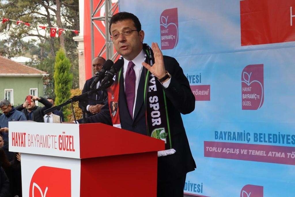 Bayramiç Yıldırım Akbulut Meydanı'nda Bayramiç Belediyesi'nin toplu açılış ve temel atma töreni gerçekleşti. Törene İstanbul Büyükşehir Belediye Başkanı Ekrem İmamoğlu, Bayramiç Belediye Başkanı Mert Uygun, CHP Çanakkale Milletvekili adayları, belediye başkanları, siyasi parti temsilcileri ve vatandaşlar katıldı.