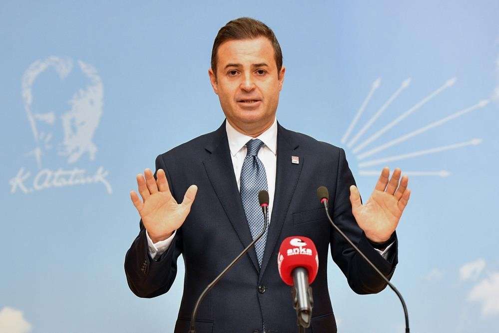 CHP Genel Başkanı ve 13. Cumhurbaşkanı Adayı Kemal Kılıçdaroğlu Çanakkale mitinginde CHP Genel Başkan Yardımcıları Ahmet Akın ve Muharrem Erkek’i yanına alarak “Unutmayın. Balıkesir’in ve Çanakkale’nin birer bakanı olacak” açıklamasıyla kabinesinde görev yapacak ilk isimleri açıkladı. CHP Genel Başkan Yardımcısı Ahmet Akın da yaptığı değerlendirmede, “Millet İttifakı olarak tarih yazacağız. Milletimize söz, ülkemize yine baharlar gelecek” dedi.
