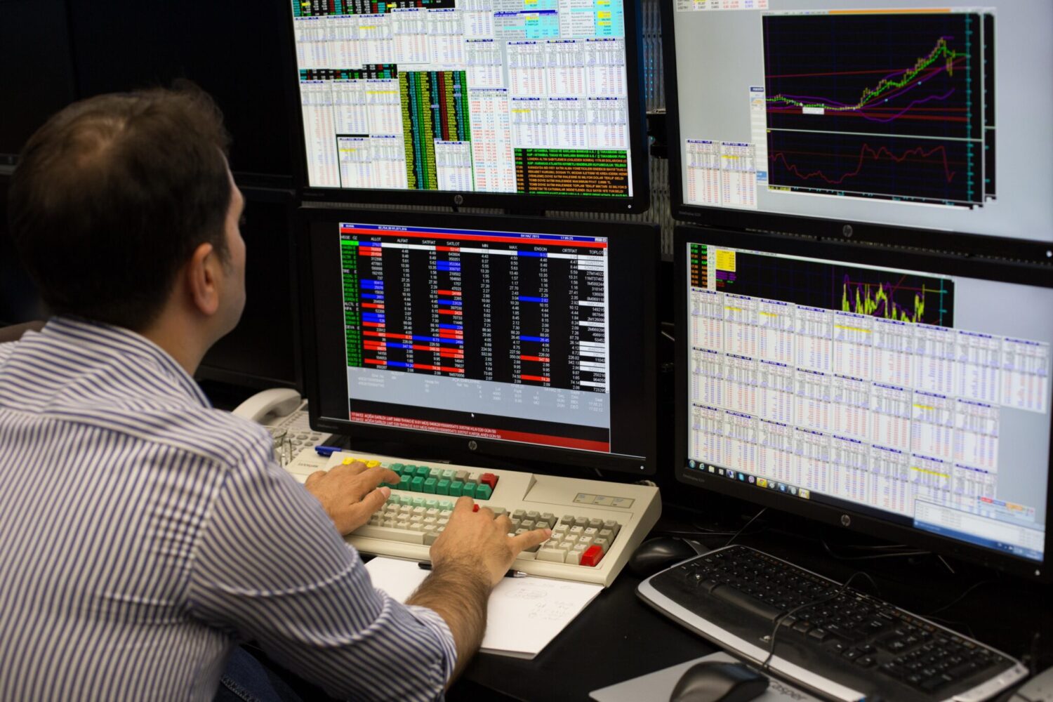Merkezi Kayıt Kuruluşu'nun (MKK) verilerine göre 12 Nisan itibariyle Borsa yatırımcı sayısı halka arzlar ile birlikte 4,5 milyonu aştı. Böylece yenir bir rekor kaydedildi.