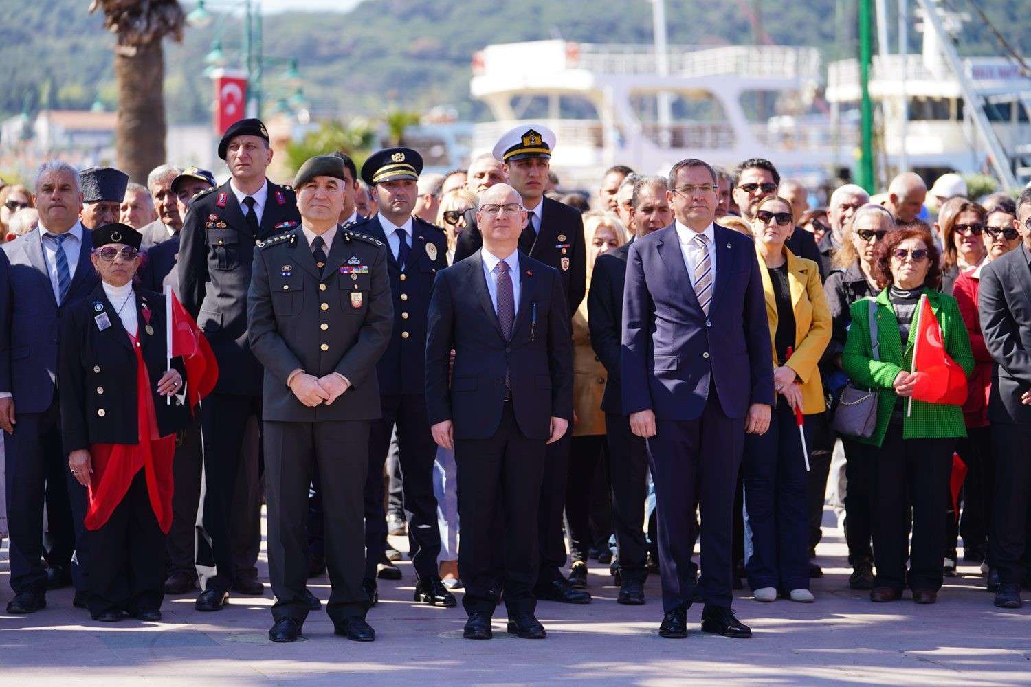 Türkiye Cumhuriyeti'nin kurucusu Gazi Mustafa Kemal Atatürk’ün Ayvalık'a gelişinin 89’uncu yıl dönümü kutlandı. Program, Ayvalık Karayolları 29'uncu Şube Şefliği bahçesinden başladı.