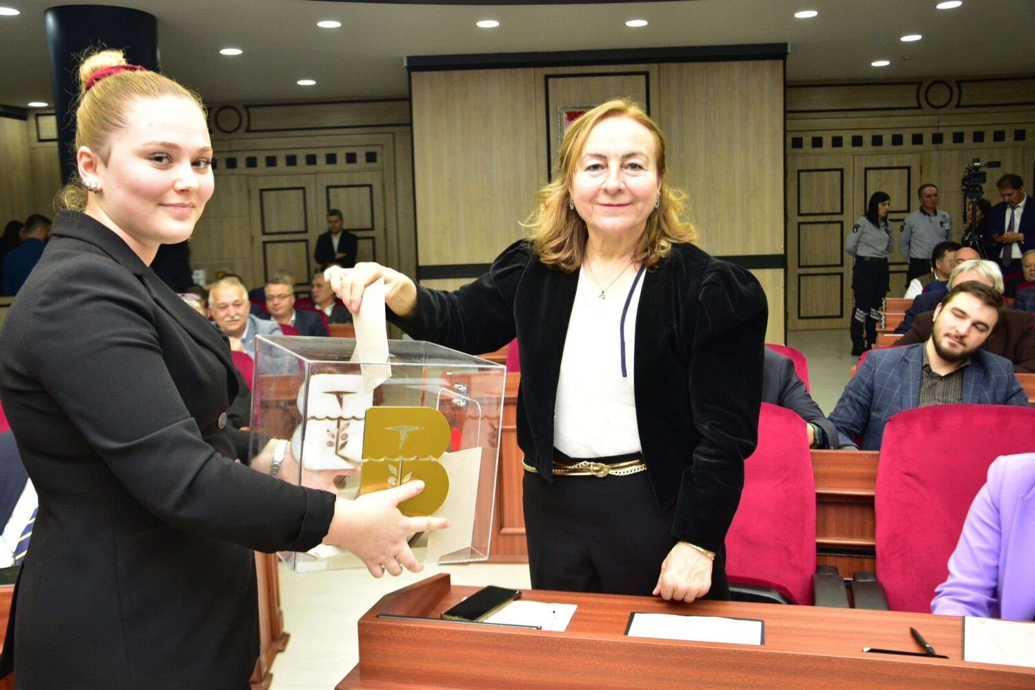 Balıkesir Büyükşehir Belediye Meclisi Nisan Ayı 1. Birleşimi’nde; Belediye Encümeni ve İhtisas Komisyonu’nda yer alacak isimler belirlendi.