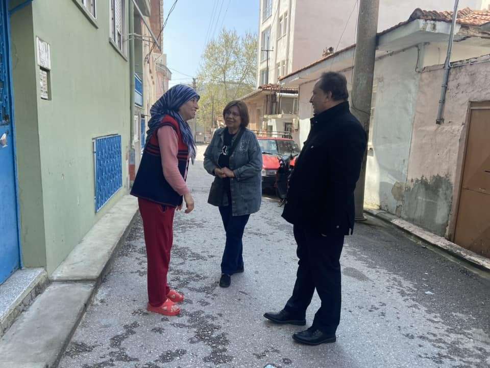 Vatandaşların istek ve beklentileri ve hizmet üretmek için sık sık mahalle ziyaretleri yapan Karesi Belediye Başkanı Dinçer Orkan, Vicdaniye Mahallesi’nde vatandaşlarla bir araya geldi.
