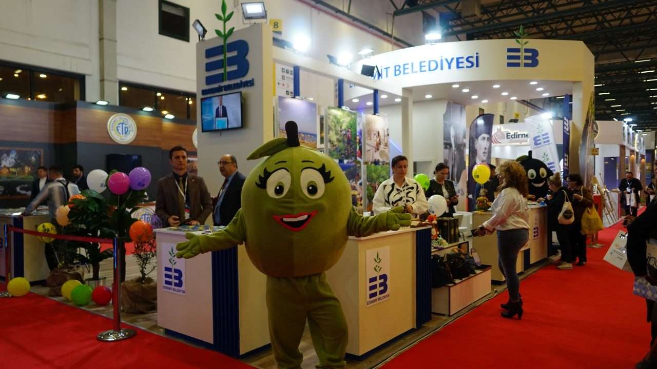 26. Doğu Akdeniz Uluslararası Turizm ve Seyahat Fuarı EMITT’te Edremit standı yerli ve yabancı ziyaretçiler tarafından büyük ilgi görüyor.