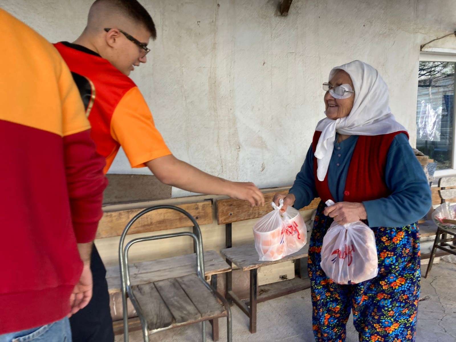 Balıkesir'in Sındırgı ilçesinde kapı kapı iftar geleneği vatandaşların yoğun talebi üzerine bu yıl da devam ediyor.