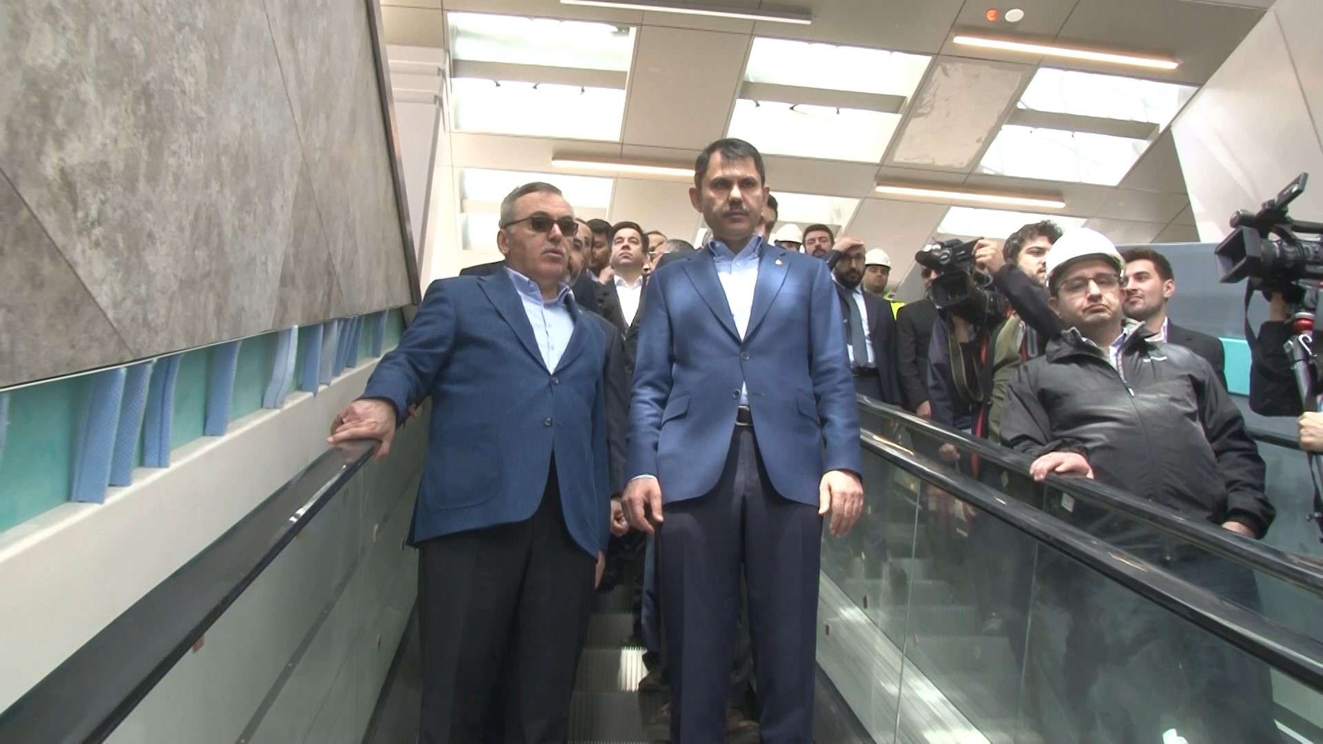 Çevre, Şehircilik ve İklim Değişikliği Bakanı Murat Kurum, yerli otomobil Togg ile 17 Nisan'da hizmete girecek olan İstanbul Finans Merkezi'ne gelerek incelemelerde bulundu.