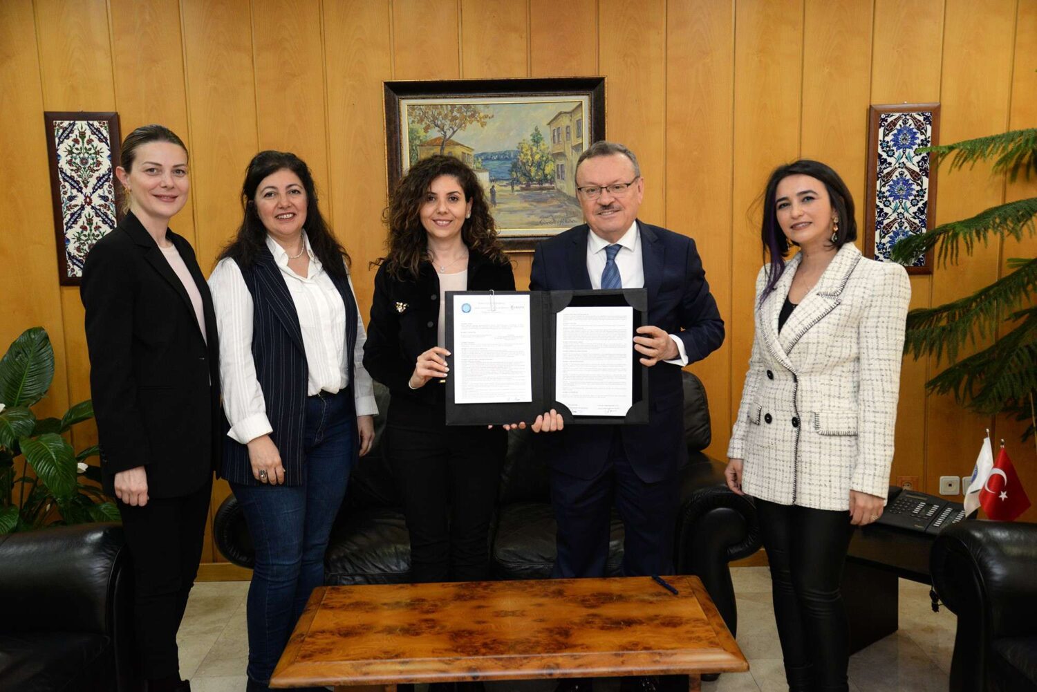 Bursa Uludağ Üniversitesi’nde (BUÜ) lisans ve yüksek lisans eğitimi alan öğrenciler ile kadın mühendis adaylarına Bursa Mühendis Kadınlar Derneği (BUMKAD) tarafından kişisel gelişimlerinin arttırılması adına destek verilecek.