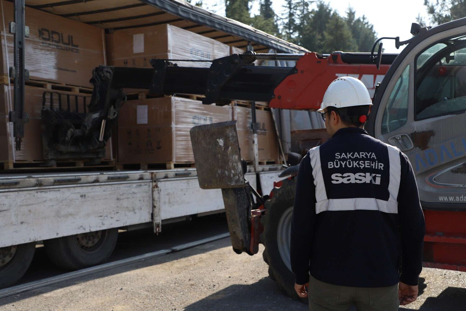 Türkiye'nin enerji sektöründe yenilenebilir enerji kaynaklarına olan ihtiyacının en yoğun hissedildiği dönemde, Sakarya Büyükşehir Belediyesi güneş enerjisi kullanarak enerji seferberliğine katkı sağlayacak.