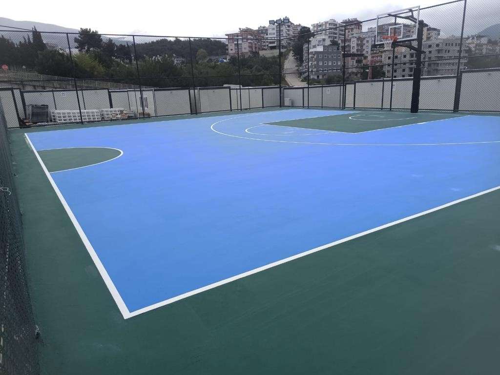 Türkiye Basketbol Federasyonu, Hatay'da depremzedeler için 100 konteyner ve sosyal yaşam alanlarıyla Basketbol Köyü oluşturdu. 