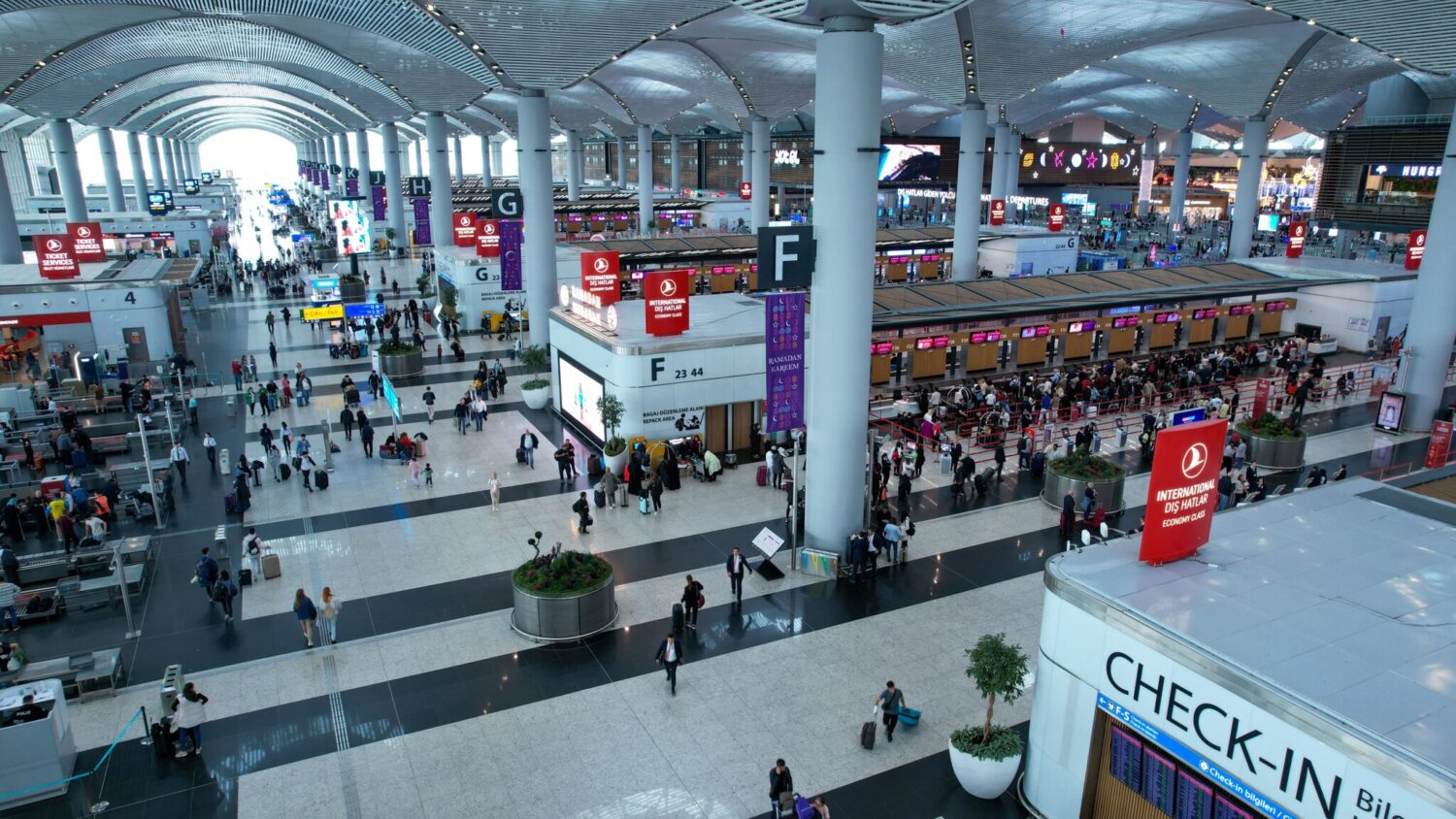 Arife günü İstanbul Havalimanı’nda 1474 uçuş gerçekleşeceği açıklandı. BAYRAM