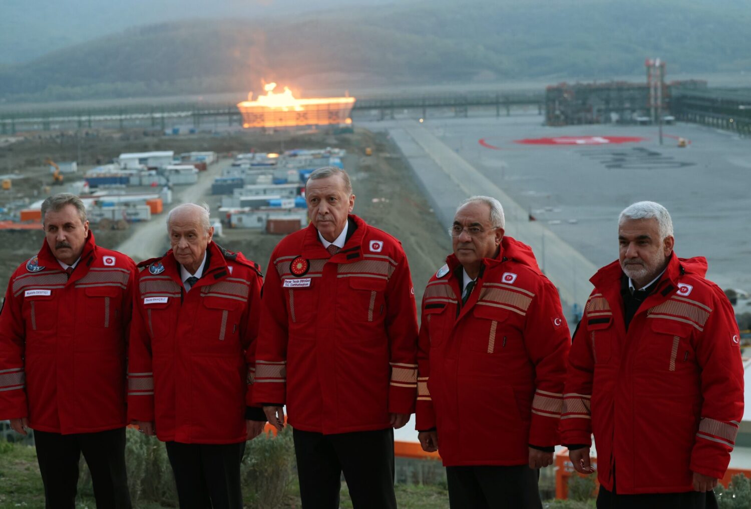 Cumhurbaşkanı Recep Tayyip Erdoğan Zonguldak'ın Filyos beldesinde Karadeniz gazını devreye alma törenindeki konuşmasında iki yeni haber verdi. 