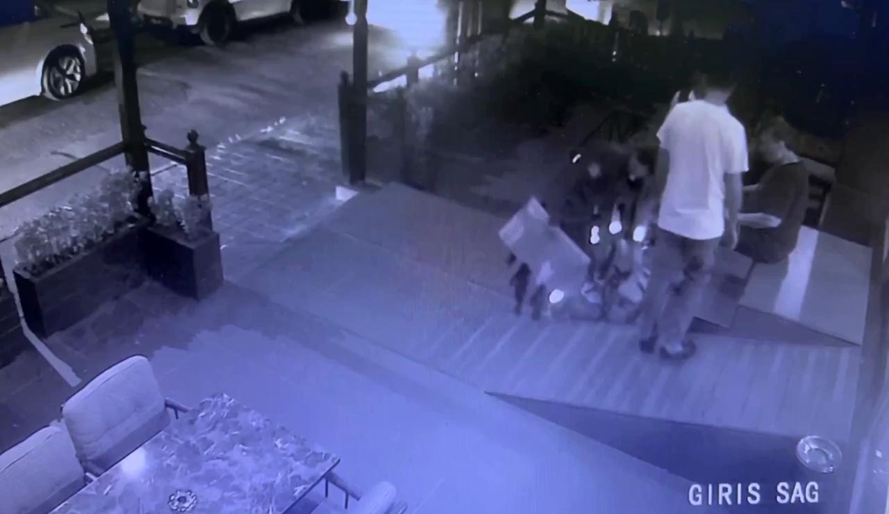 İran’dan İstanbul’a gelen 63 yaşındaki şahıs otele yerleştikten kısa süre sonra fenalaşarak midesinde taşıdığı uyuşturucu madde nedeniyle yaşamını yitirdi. 