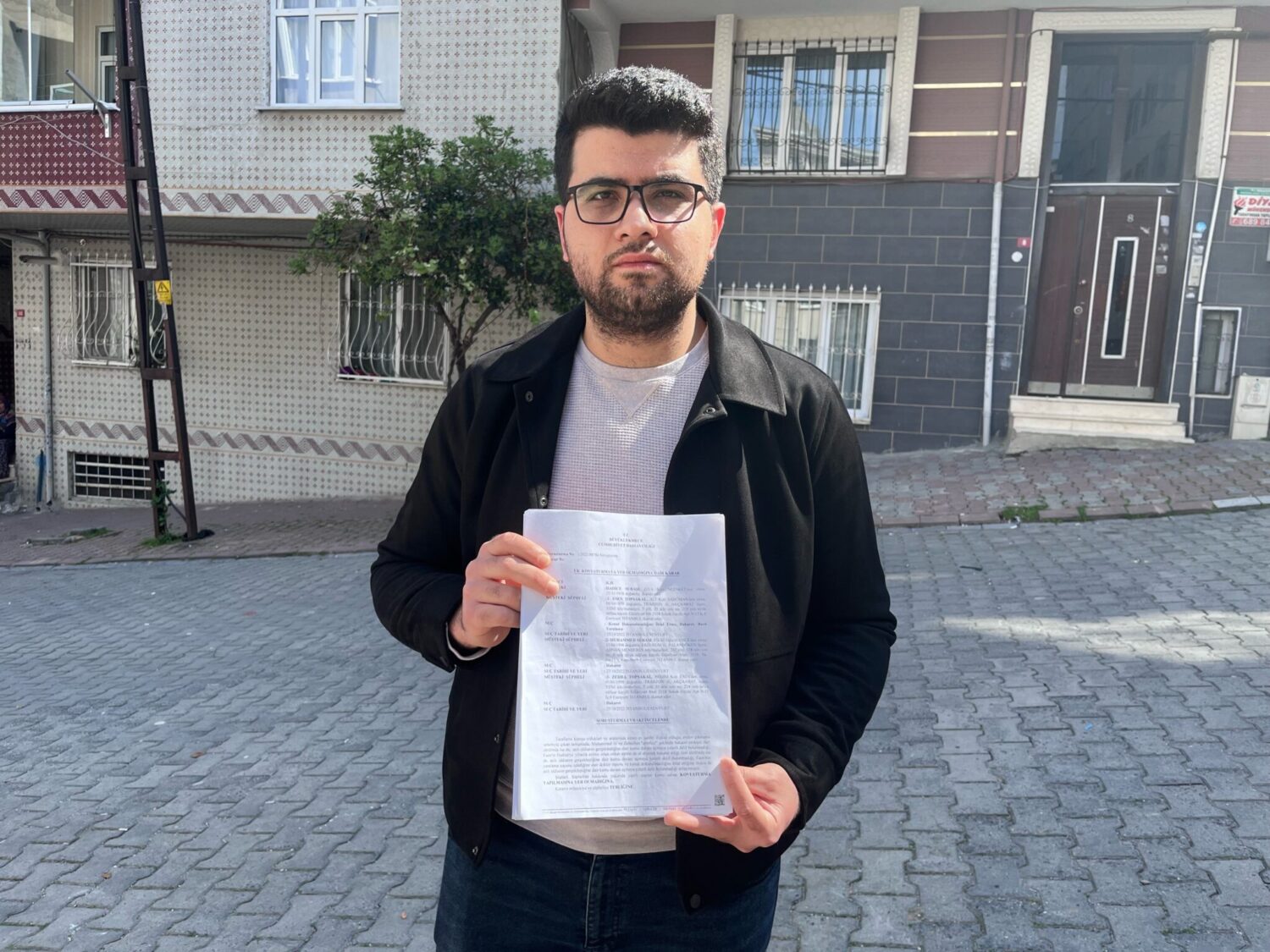 Ev sahibi tarafından uygulanan mobbing sonrası evi boşaltıp davacı olan Subaşı ailesi takipsizlik kararına isyan etti. Muhammed Subaşı: “Engelli annemle zorla atıldık”