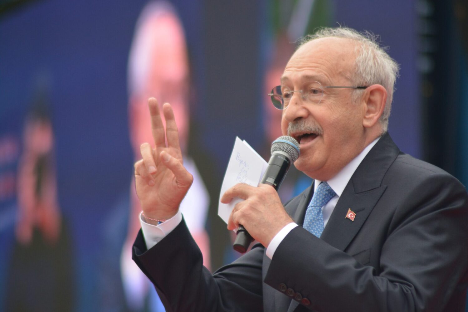 CHP Genel Başkanı ve Millet İttifakı Cumhurbaşkanı Adayı Kemal Kılıçdaroğlu bugün Balıkesir'deydi. Mitinge Ankara Büyükşehir Belediye Başkanı Mansur Yavaş ile İstanbul Büyükşehir Belediye Başkanı Ekrem İmamoğlu'da ve DEVA Partisi Genel Başkanı Ali Babacan'da katıldı. Miting bugün saat 13:30'ta Atatürk Stadyum önünde Kuva-i Milliye Meydanı'nda yapıldı.