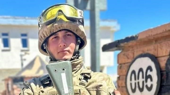 Van'da vatani görevini yapan Ahmet Hakan Şen, birliğinde geçirdiği kalp krizi sonucu şehit oldu.