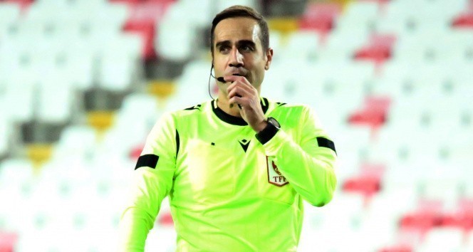 Beşiktaş-Galatasaray derbisinin VAR hakemi Serkan Tokat oldu.