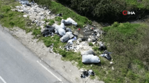 Arnavutköy’de tekstil atıkları, atıldıkları ormanı çöplüğe çevirdi.