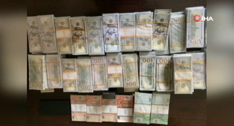 İstanbul'da bir evde gerçekleştirilen operasyonda, piyasa değeri yaklaşık 25 milyon lira olan sahte döviz ele geçirildi ve bir şüpheli gözaltına alındı.