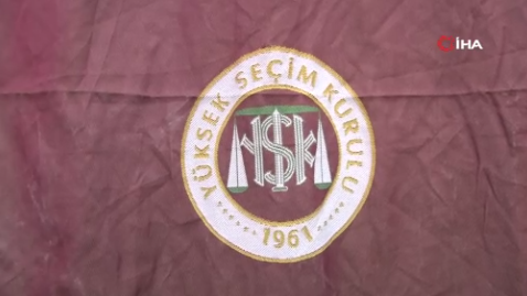 14 Mayıs seçim çerçevesinde yurt dışındaki vatandaşların oy kullanabilmeleri için İstanbul Havalimanı'nda hazırlıklar kapsamında seçim için gerekli olan sandıklar ve oy kabinleri gelen ve giden yolcu katlarına kuruldu.